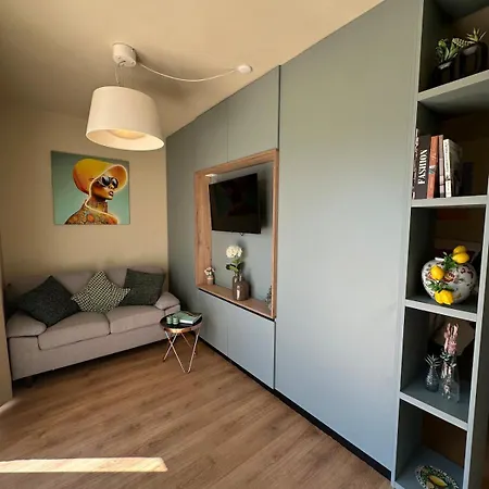 Toni's Lemon アパート *