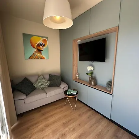 Toni's Lemon Apartment