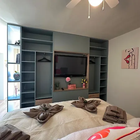 شقة Toni's Lemon كورتْشولا