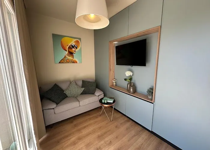 Toni's Lemon Apartment