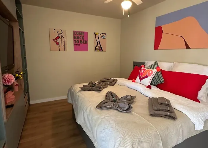 Toni's Lemon Apartment