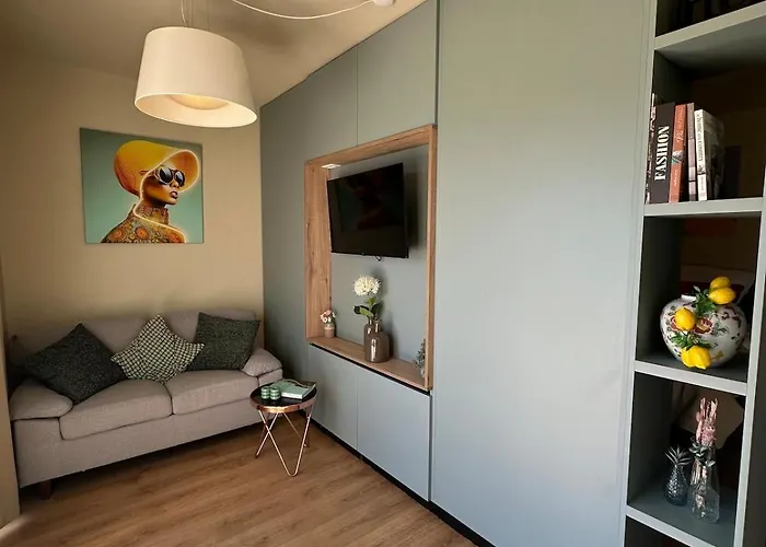 Toni's Lemon Apartment *