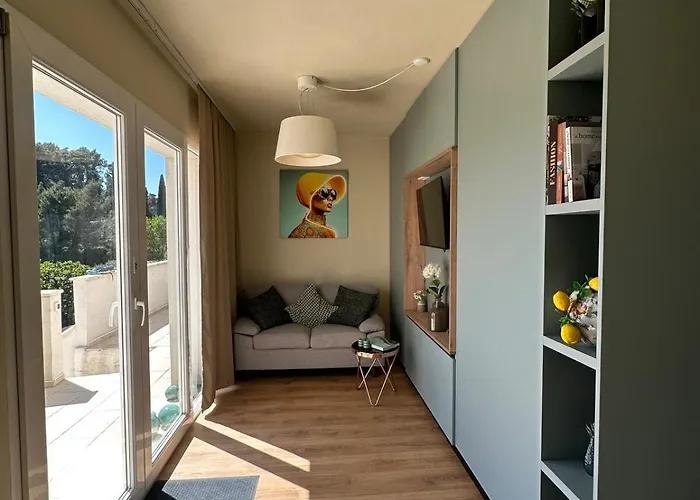 Toni's Lemon Apartment *