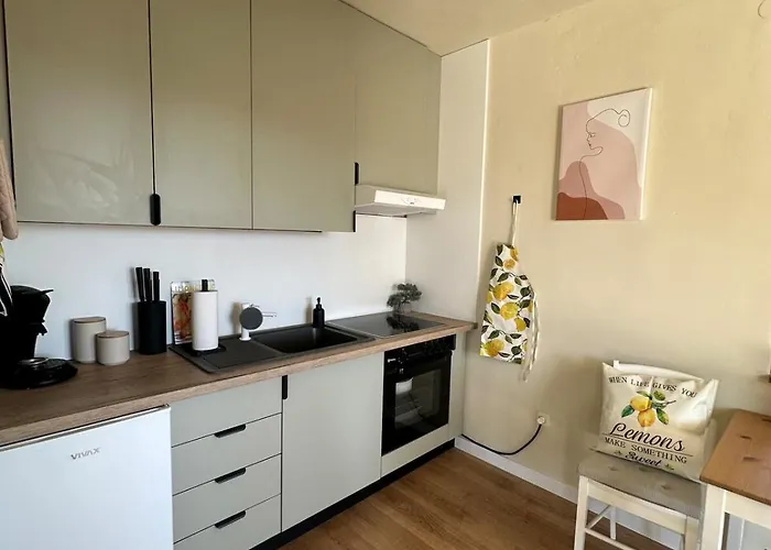 Toni's Lemon Apartment *